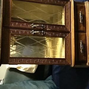 Jewelry box